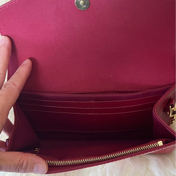 Authentic Louis Vuitton Vernis Bel Air Wallet on Chain bag - Picture 11 of 11